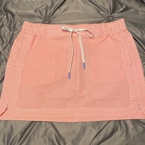Vineyard Vines performance skirt. Pink and white. NWOT couldn’t return